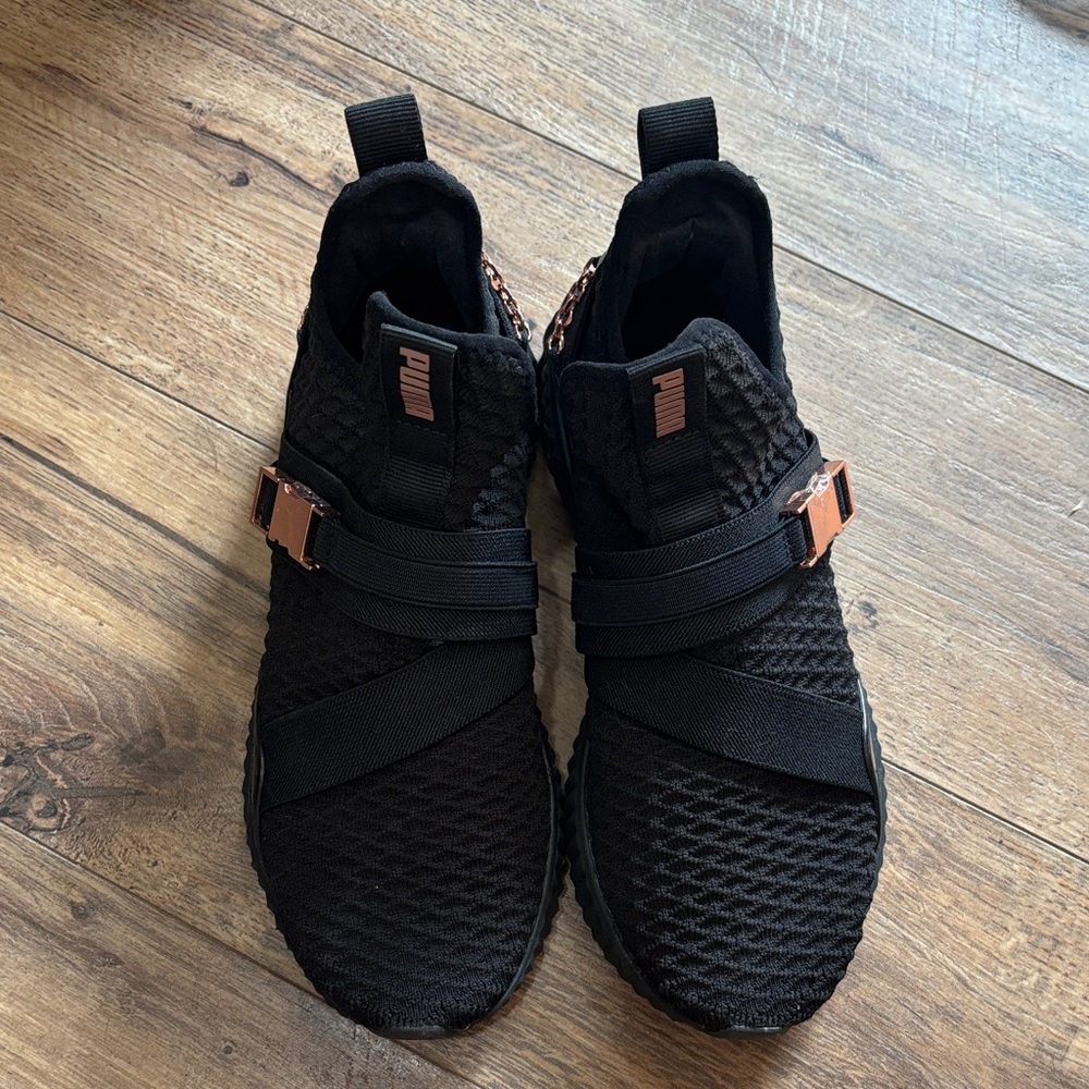 Women’s Puma Black Sneakers with Rose Gold Copper Accents Size 6.5